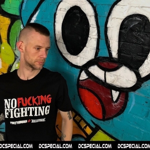 Partyraiser T-shirt 'No Fucking Fighting'